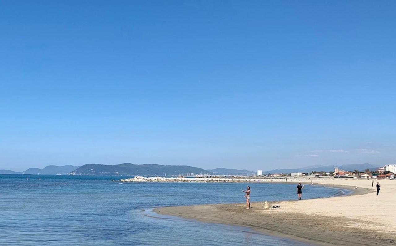 Iss Travel Apartments Casa Maria In Marina Di Massa Massa  Dış mekan fotoğraf